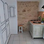 بيت ضيافة Maison Les Chandelles 3*